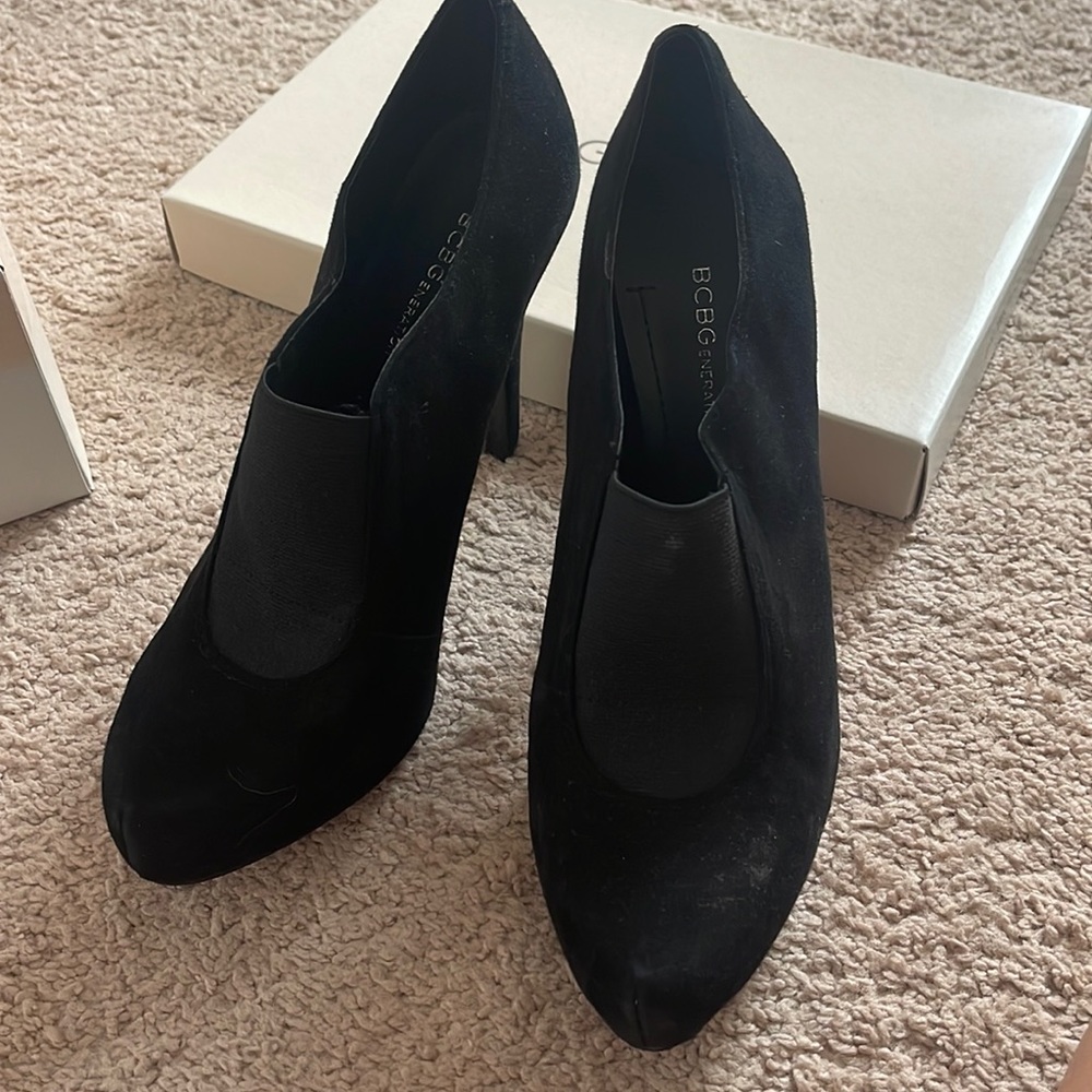 Size 8 Bcbgeneration Booties - image 1